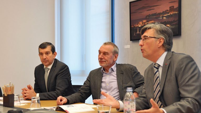 Usine d’incinération : les élus exigent un débat