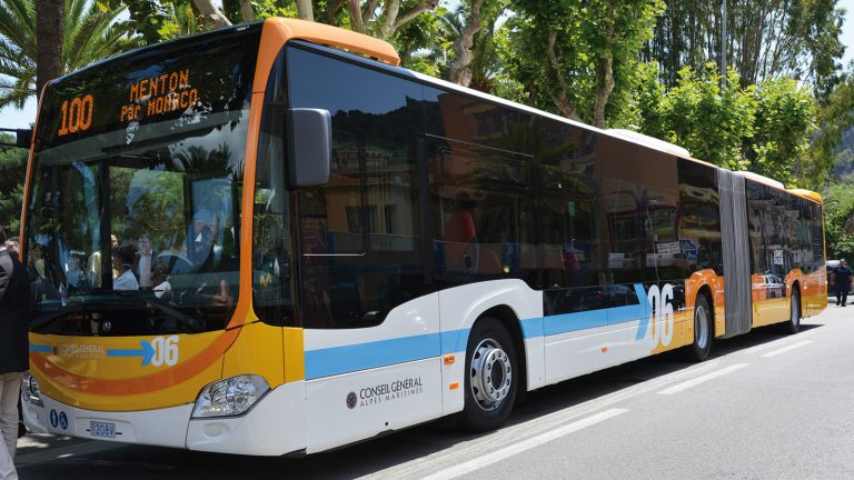 Ligne n° 100Le pari des bus XXL