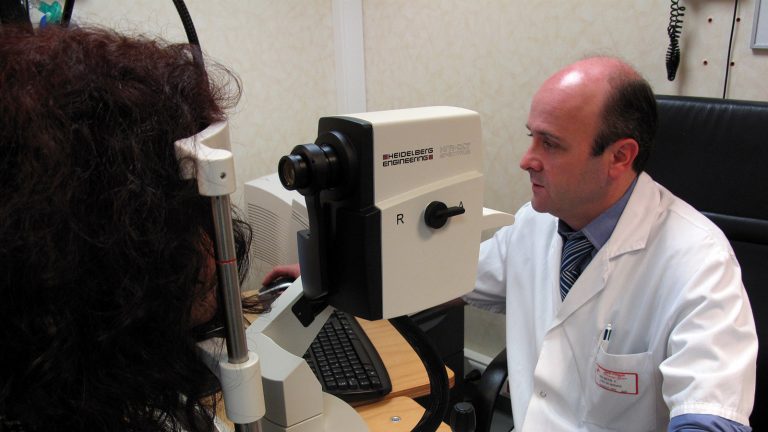 DMLA, la guerre des labos