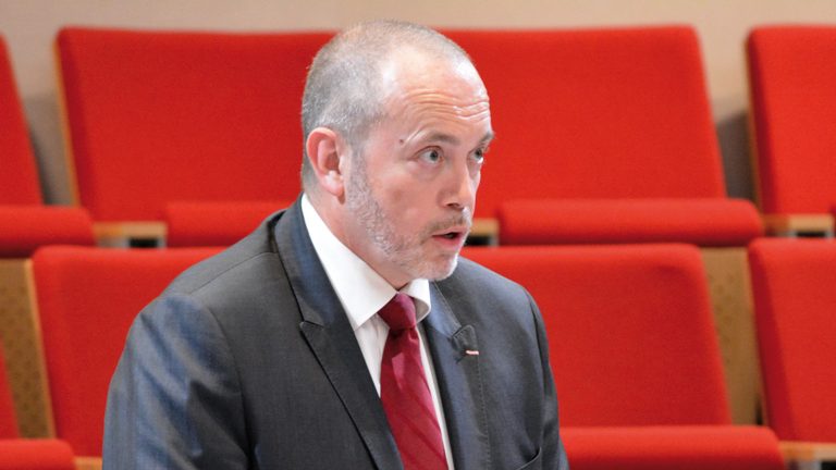 Un moratoire sur la  transmission par mariage ?