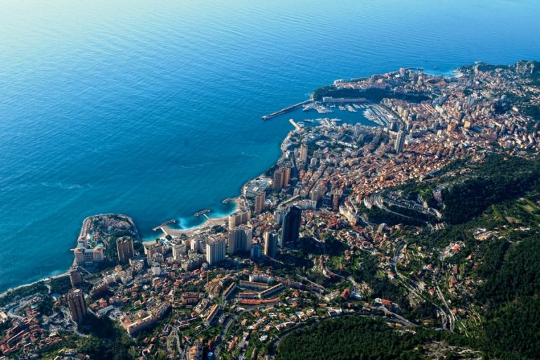 Surfaces construites. Un quart du territoire gagné sur la mer