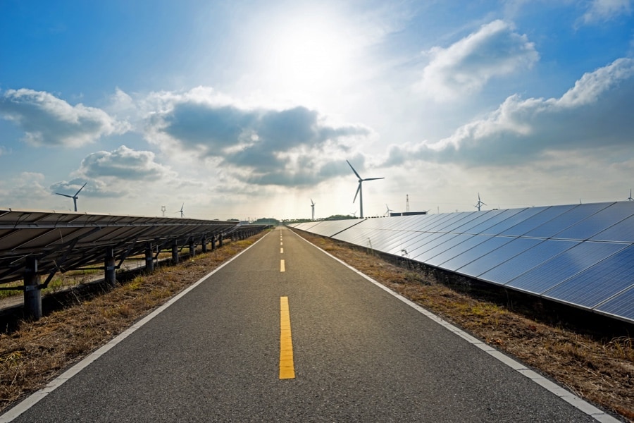 transition énergétique panneaux solaires éoliennes