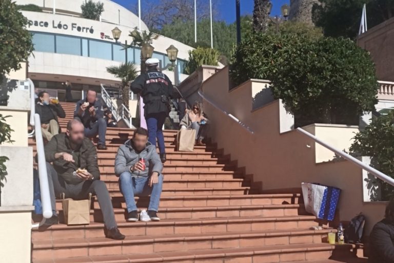 Pauses déjeuner, cigarette et café  : « On a constaté pas mal d’abus sur l’espace public à Monaco »