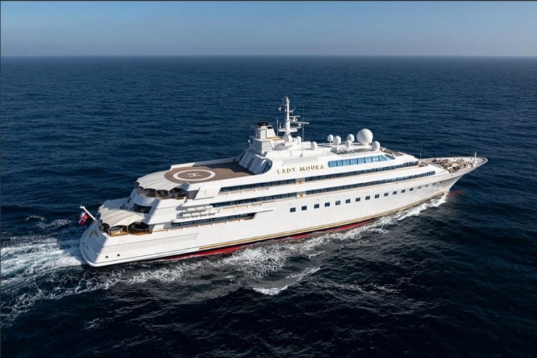 Vente superyacht Lady Moura