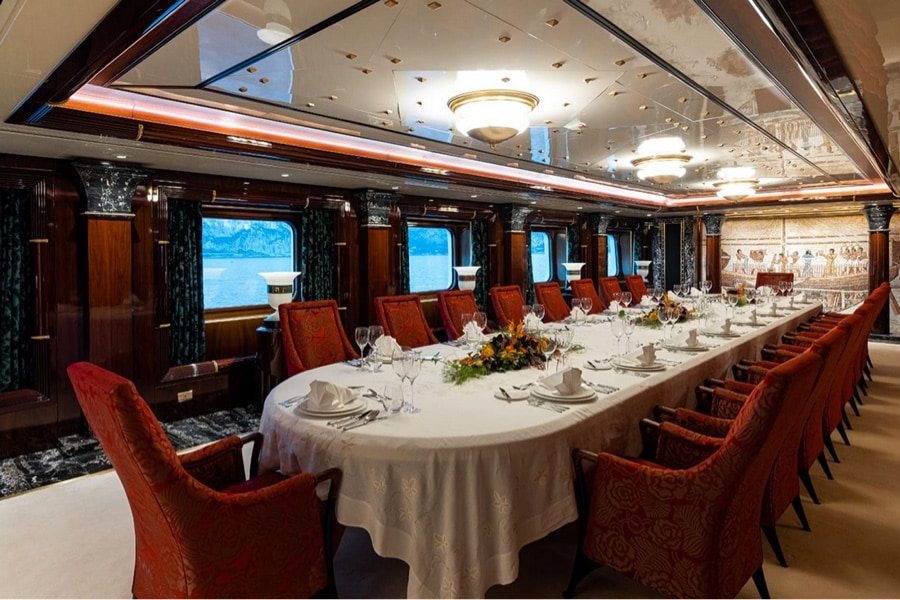Vente superyacht Lady Moura