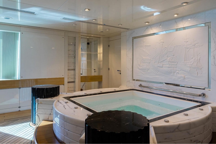 Vente superyacht Lady Moura