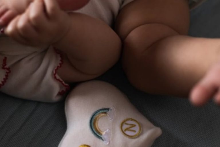 Calinange : Un boîtier pour les nouveaux-nés hospitalisés qui simule la présence des parents