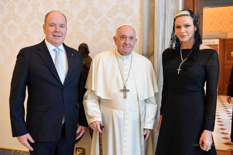 Le couple princier reçu par le pape François au Vatican 