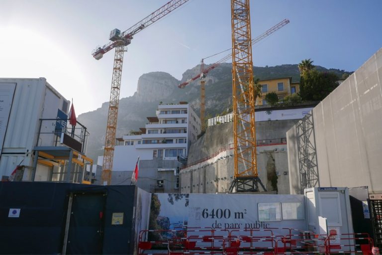 Parking d’entrée de ville au Jardin exotique : « Le plus vaste de la Principauté »