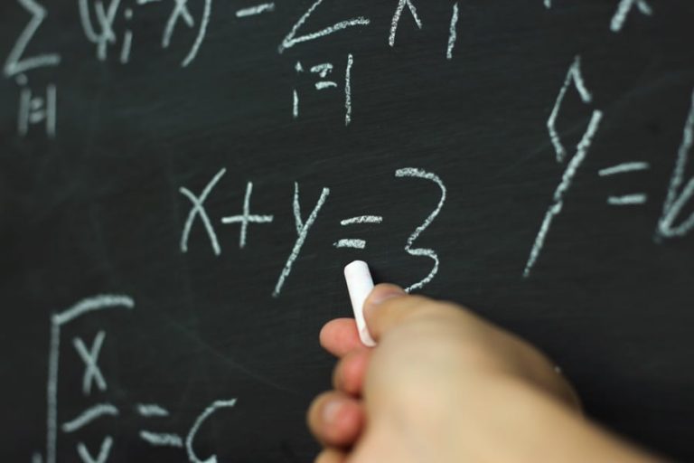 Monaco recherche des enseignants en mathématiques