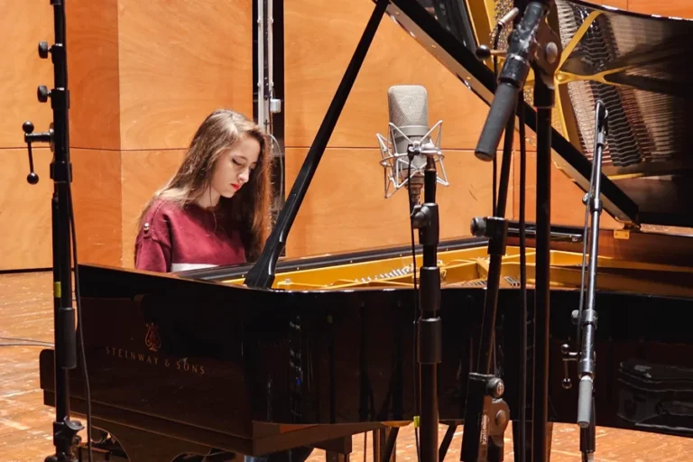 Stella Almondo Piano Pianiste monégasque