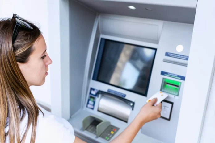 Distributeur billets DAB Banque