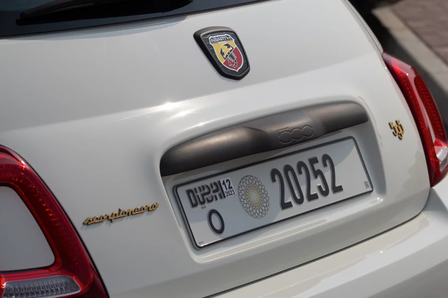 Plaque immatriculation Dubai