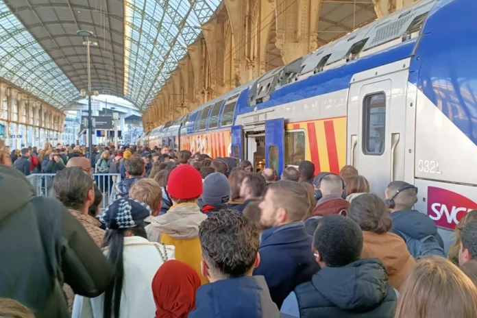 Pendulaires Gare Nice travailleurs