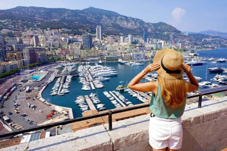Principauté de Monaco vue Port Hercule