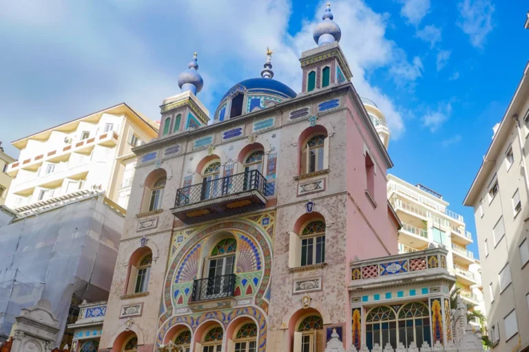 Balade architecturale au coeur du Jardin exotique à Monaco